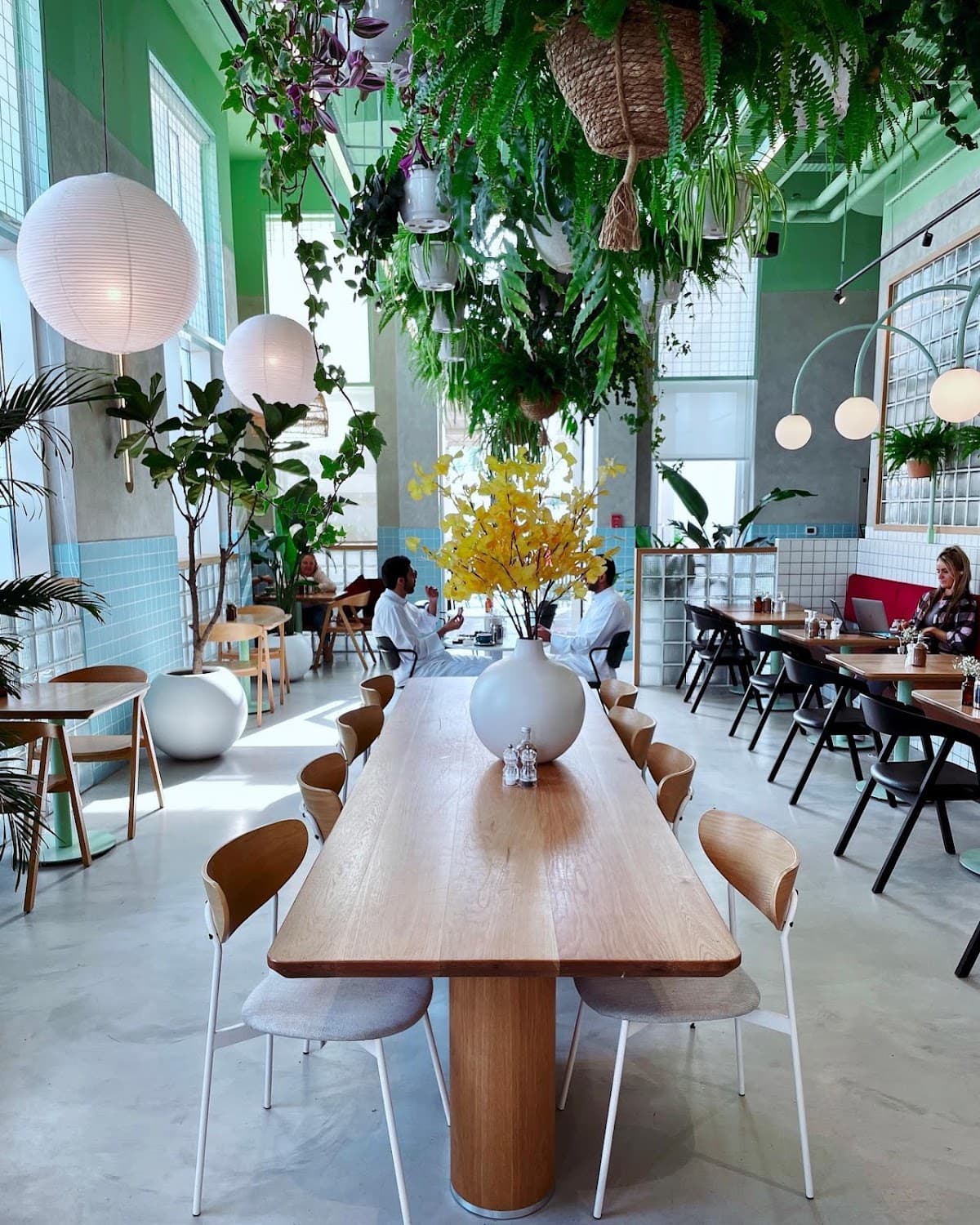 Friends Avenue Cafe 1