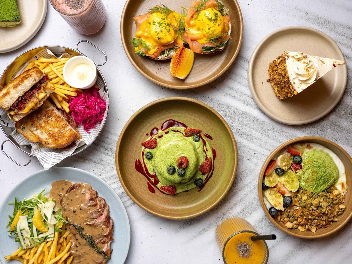 Friends Avenue Cafe 2